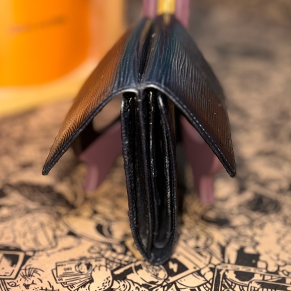 LOUIS VUITTON EPI WALLET - Picture 8 of 14